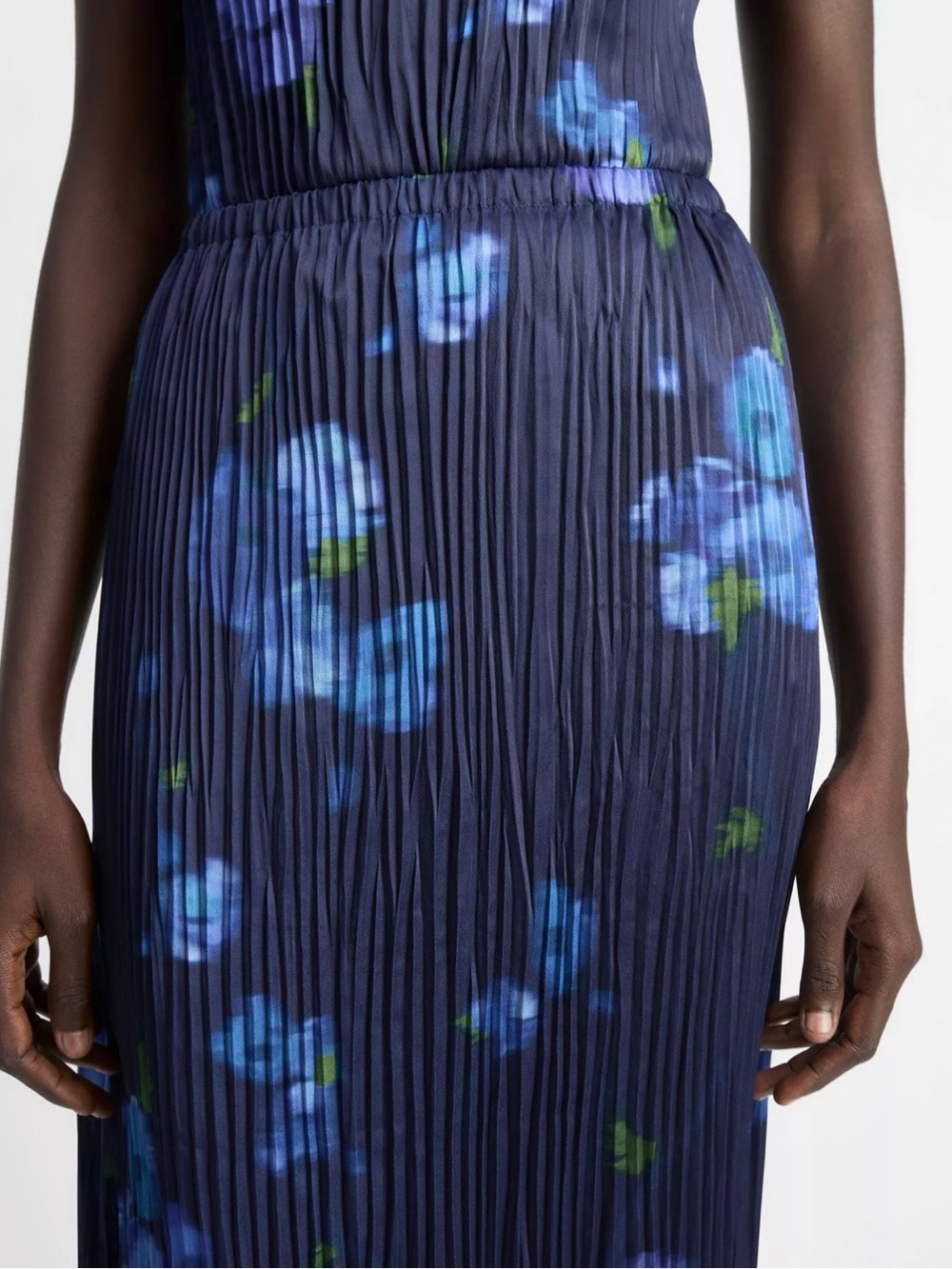 NWT Vince Poppy Blur Crushed Satin Column Midi Skirt - Medium - $428 - Picture 5 of 5